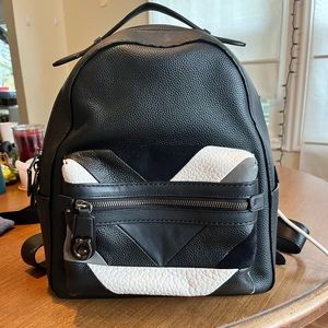 Selling this beautiful and authentic Coach backpack!